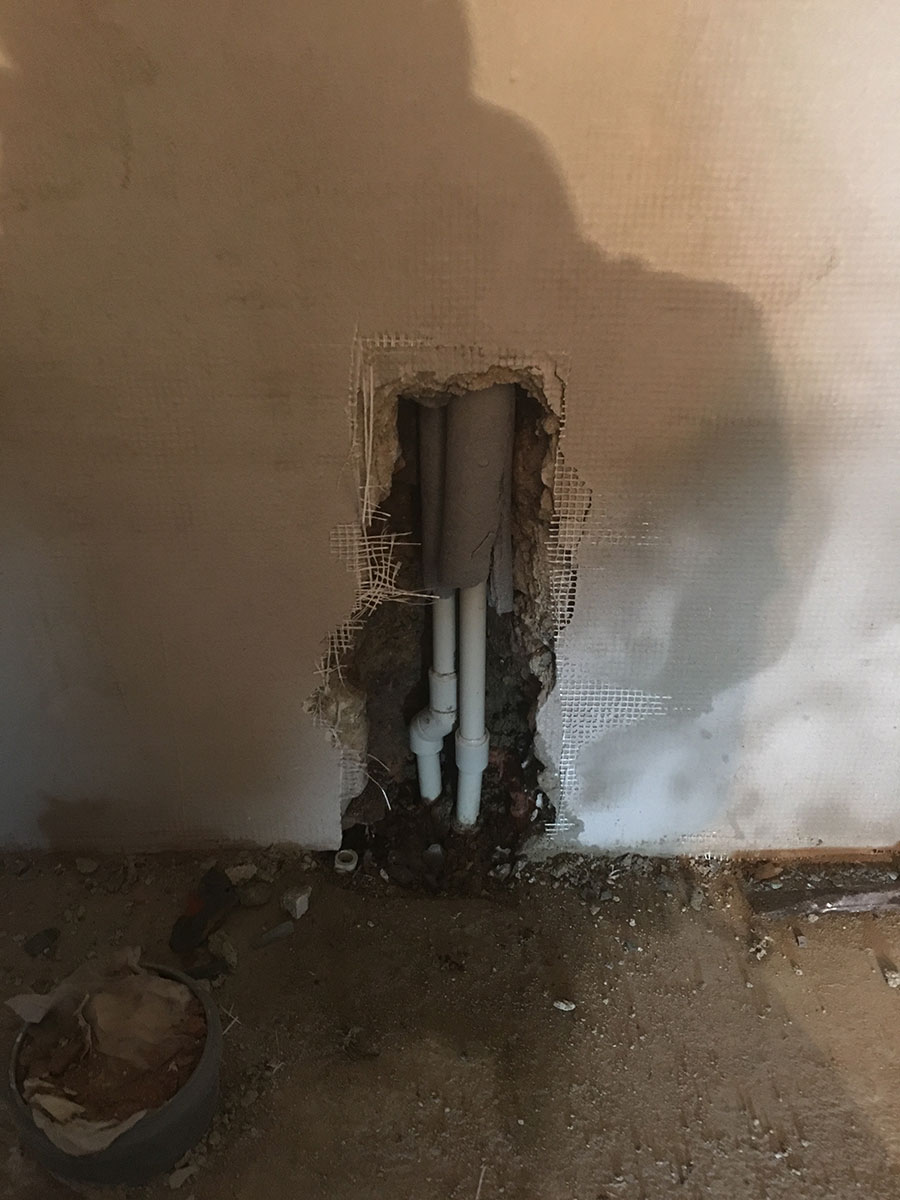 Príčina vlhkosti zdiva a následná oprava potrubí